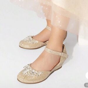 Elegant Gold little girl’s  Shoes with Pearl Detailing